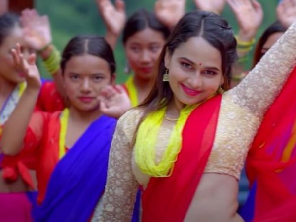 बिनोद बमको निर्देशन तथा छायांकनमा पबित्रा काफ्लेको "नलाउ आँखा नचाहिने चिजैमा" आयो