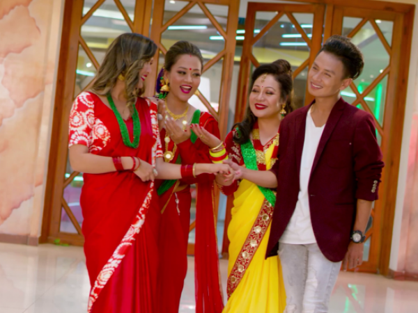 गौरी मल्ल, सुमिना श्रेष्ठ, बिना राउत र सरोज प्रजाको आकर्षक अभिनयमा तीज गीत "स्वामिकी प्यारी"