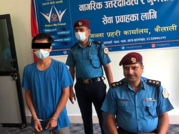 प्रहरीमा भर्ना गरिदिन्छु' भन्दै ठगी गर्ने बझाङका एक युवकलाई कैलाली प्रहरीले गर्यो  पक्राउ