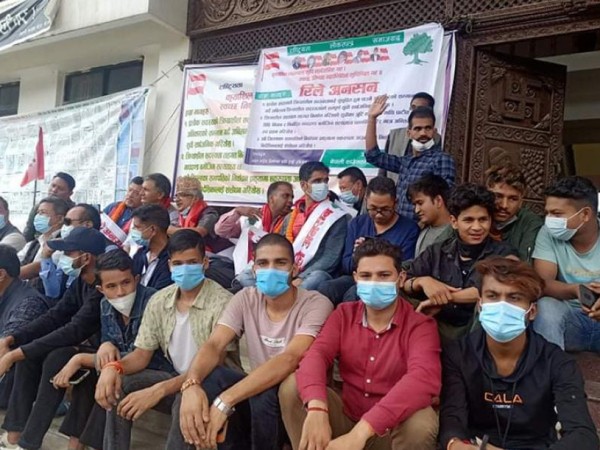 नेपाली कांग्रेसको पार्टी कार्यालय, सानेपामा धर्ना बसेका रामगोविन्द यादवलाई प्रहरीले बलपूर्वक अस्पताल लगियो