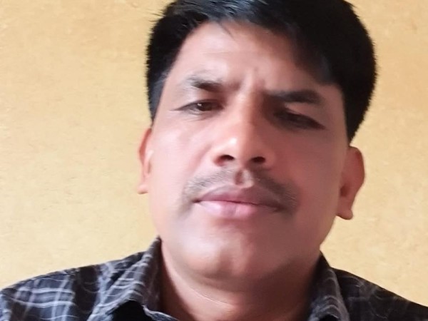 अर्थिक अवस्था कमजोर भएका बिरामी र विद्यार्थीको खास भगवान् बन्दै एमाले नेता रत्न गौतम