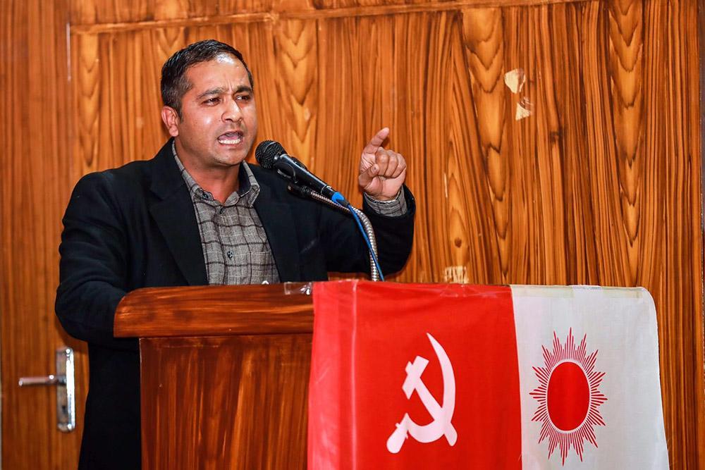 महिलामाथी बलात्कार जस्तो जघन्य अपराध गर्ने मन्त्रि माथि कारबाही गर्न अखिलको माग
